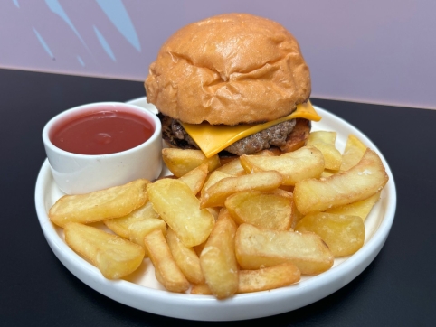 Kids Beef Burger & Chips